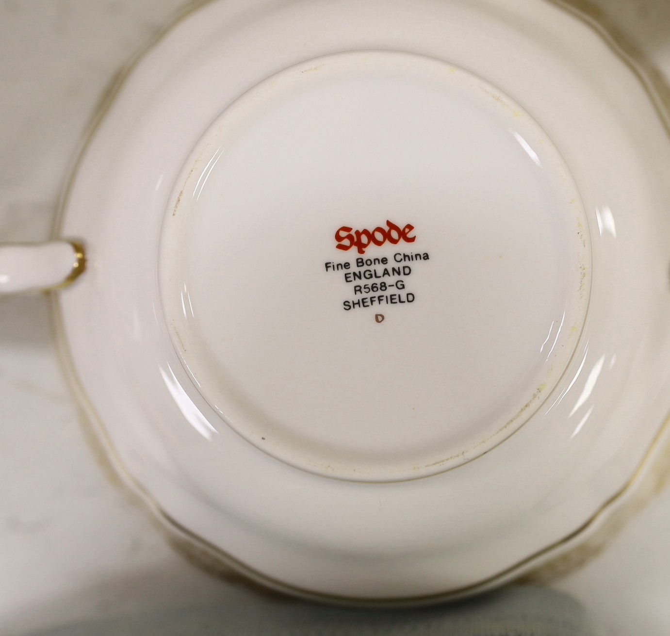 A Spode Sheffield pattern dinner service, pattern no. R568